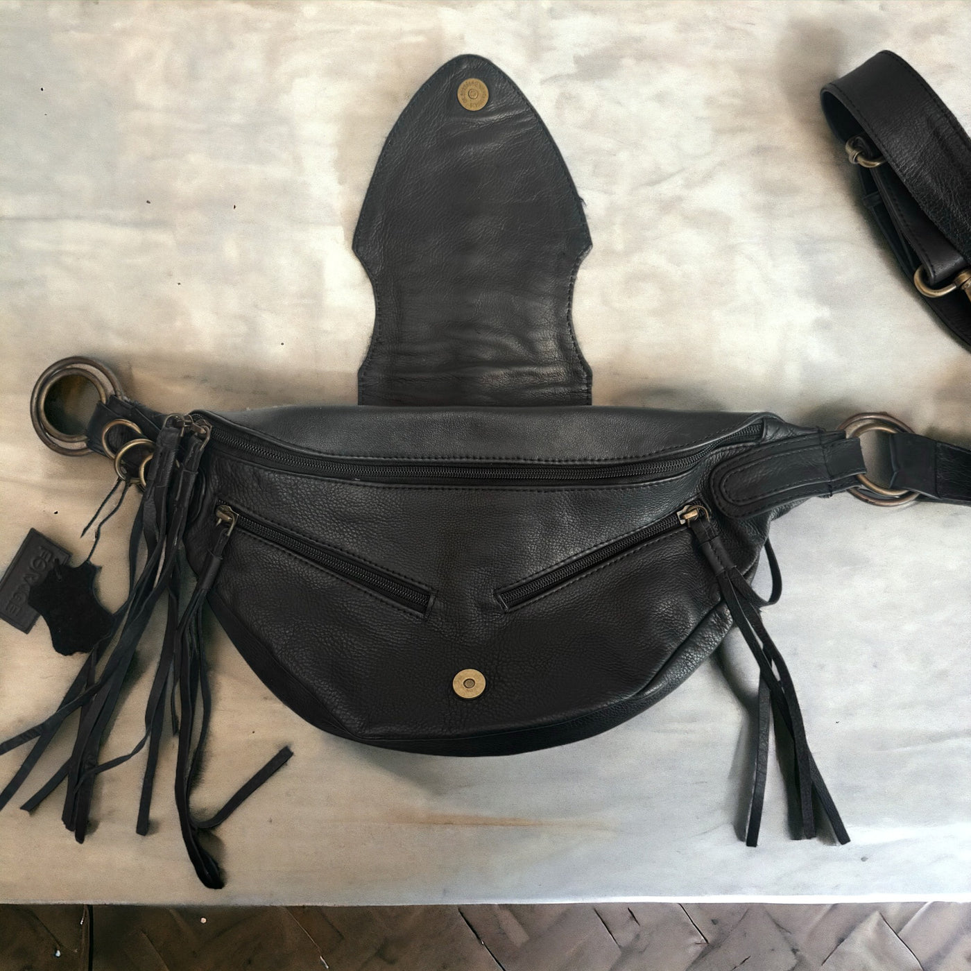 Leather Arrow Bag | Black