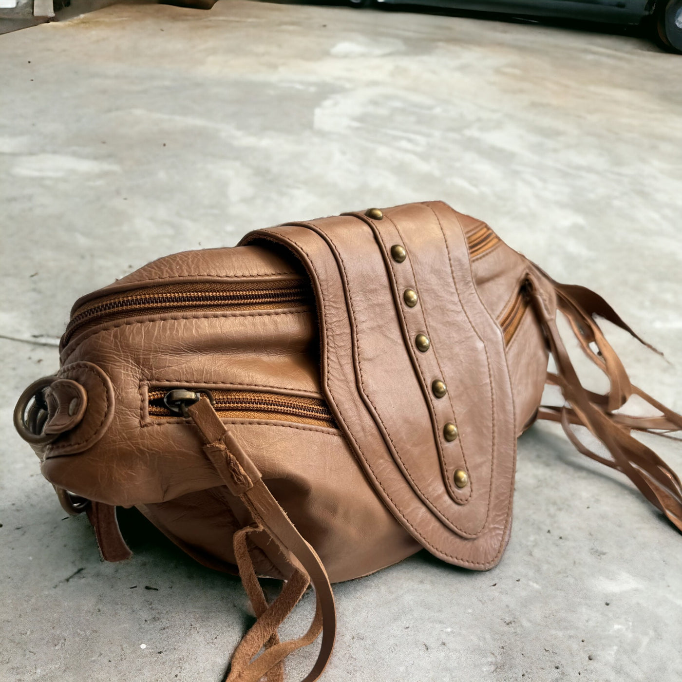 Leather Arrow Bag | Almond Tan